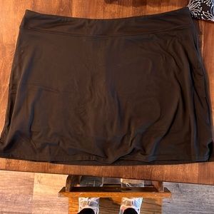 Pull on black skort